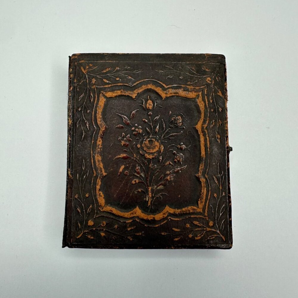 Antique Daguerreotype Photograph 1/9th Plate Victorian Woman Book Leather Case - Picture 3 of 14